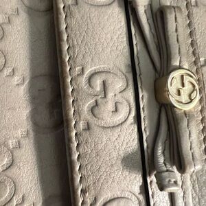 Gucci billfold wallet in great condition  Embossed Leather Accessory